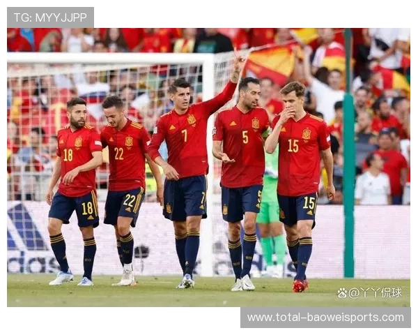 与足球球星亲密合影在球场留下难忘瞬间见证足球荣耀与梦想的交汇