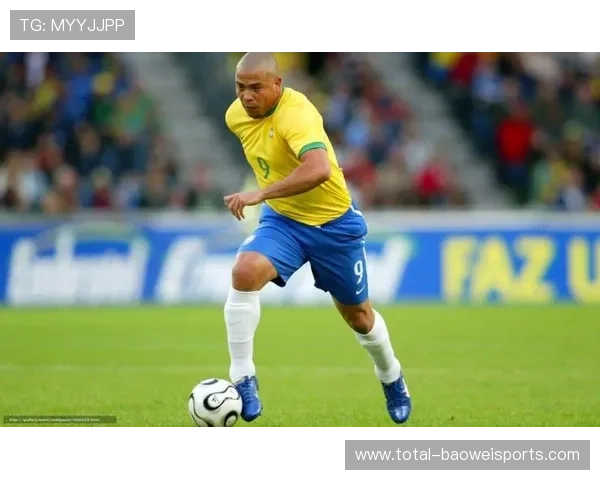 世界足球巨星的辉煌成就与传奇故事揭示全球足坛的巅峰之路