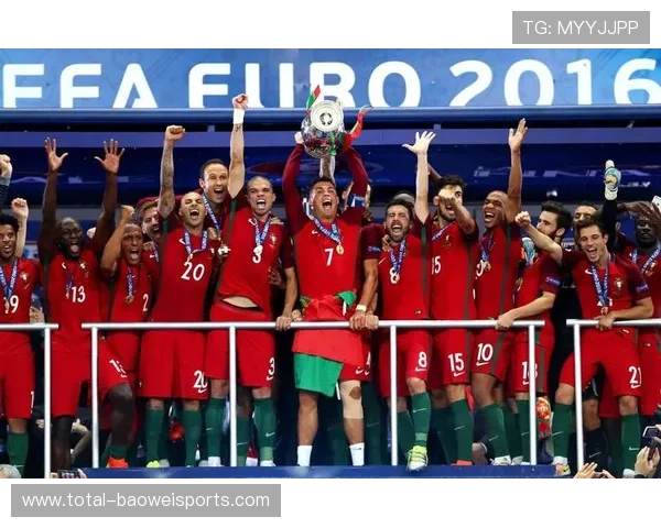 透过足球球星身披数字解读背后蕴含的荣耀历史与独特象征意义 透过足球球星身披数字解读背后蕴含的荣耀历史与独特象征意义